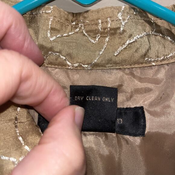 Silk Land Womens Embroidered Sleeveless Button up 10 Floral Classic Quiet Luxury - Picture 4 of 10